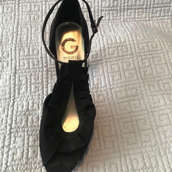 Women’s GUESS Platform High Heel - Picture 5 of 5